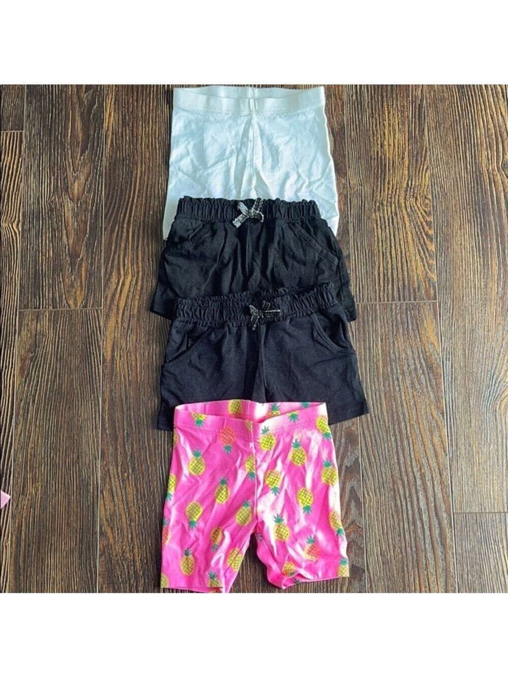 Bundle of 4 shorts.